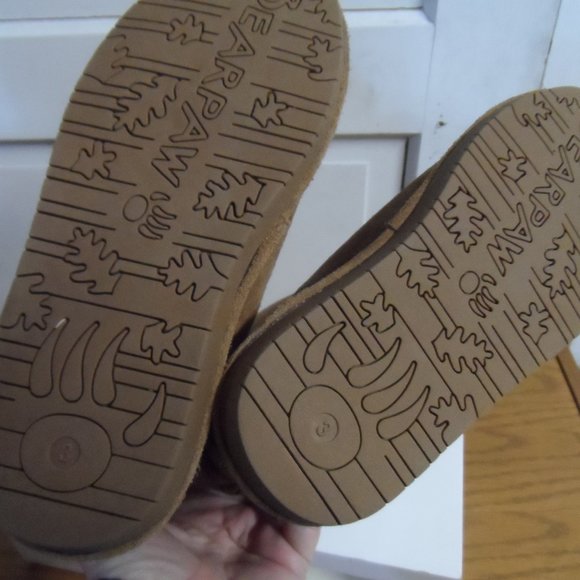 NWOT Bearpaw Boots - Youth Size 3 - Picture 4 of 6